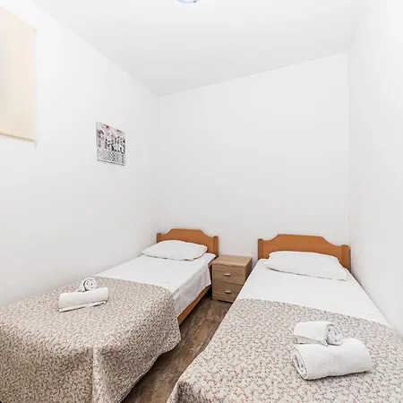 Holiday home 8 Bedroom Lovely In Kastel Novi