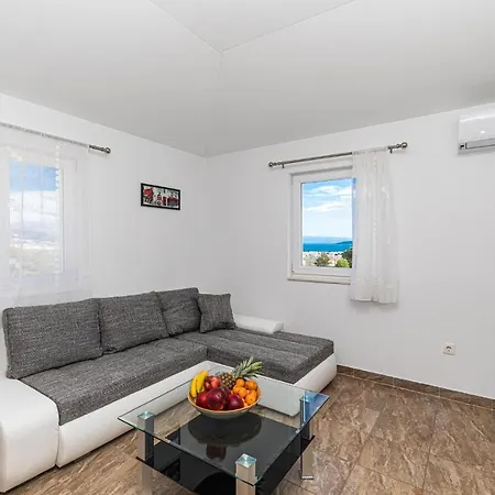 8 Bedroom Lovely In Kastel Novi * Kastela