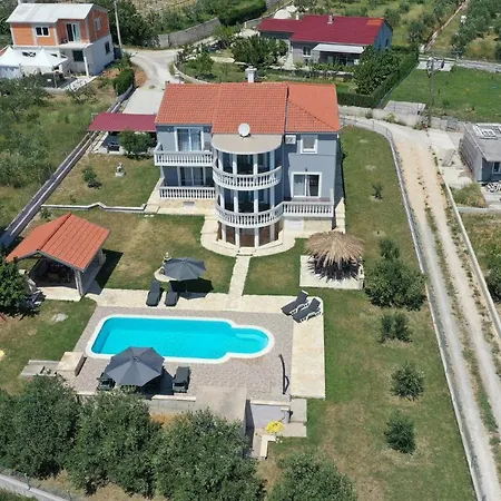 8 Bedroom Lovely In Kastel Novi Holiday home