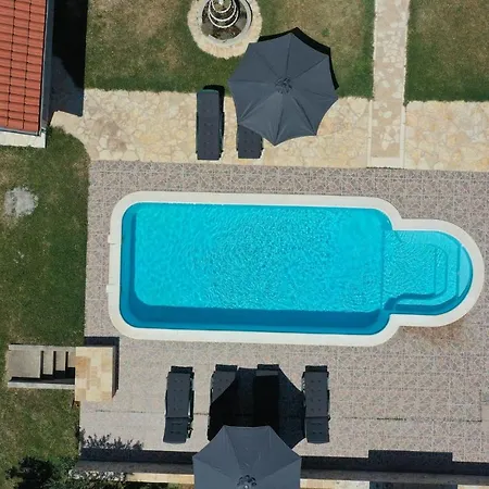 8 Bedroom Lovely In Kastel Novi Holiday home