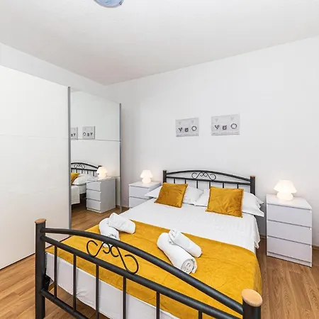 8 Bedroom Lovely In Kastel Novi Holiday home