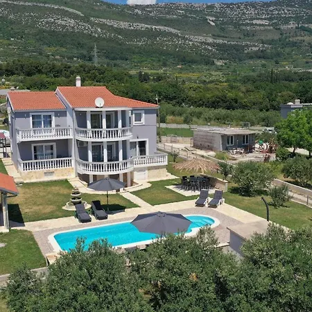 8 Bedroom Lovely In Kastel Novi Kastela