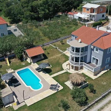 8 Bedroom Lovely In Kastel Novi Holiday home *