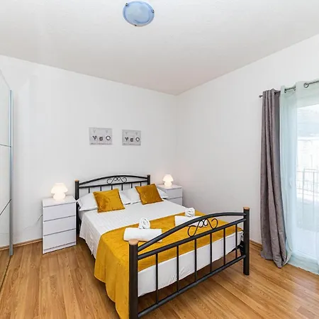 8 Bedroom Lovely In Kastel Novi Kastela