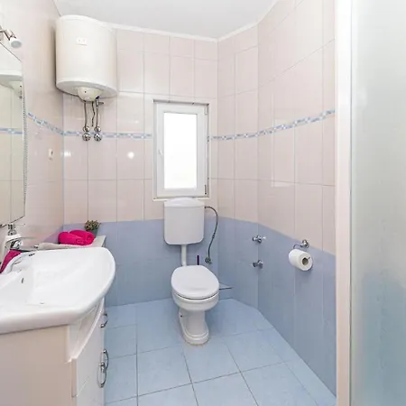 8 Bedroom Lovely In Kastel Novi Kastela
