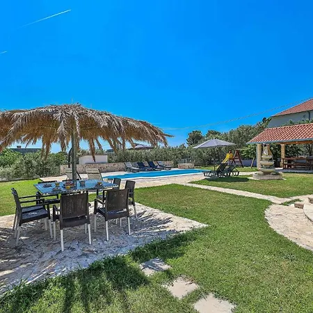 8 Bedroom Lovely In Kastel Novi Holiday home