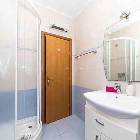 Holiday home 8 Bedroom Lovely In Kastel Novi Kastela