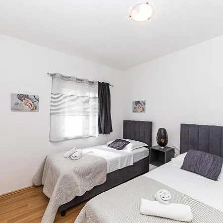 8 Bedroom Lovely In Kastel Novi *