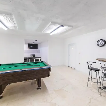 8 Bedroom Lovely In Kastel Novi *
