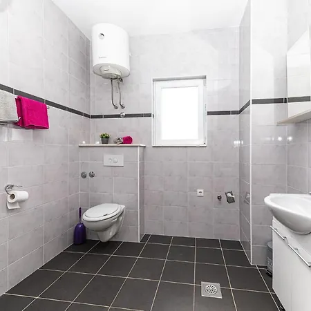 8 Bedroom Lovely In Kastel Novi Holiday home Kastela