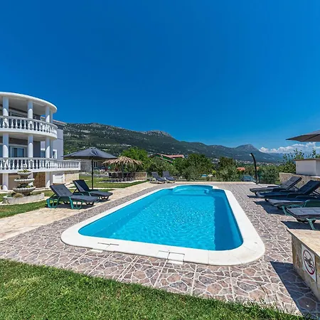 Holiday home 8 Bedroom Lovely In Kastel Novi *