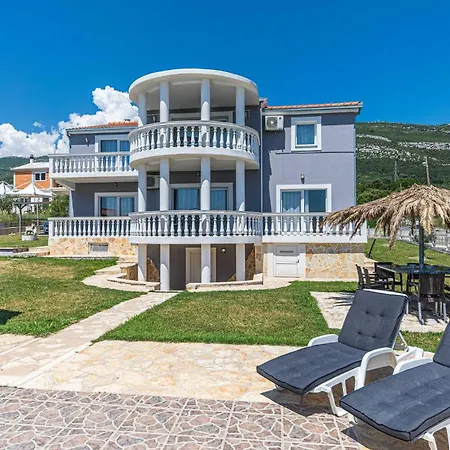 8 Bedroom Lovely In Kastel Novi Holiday home