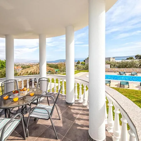 Holiday home 8 Bedroom Lovely In Kastel Novi *