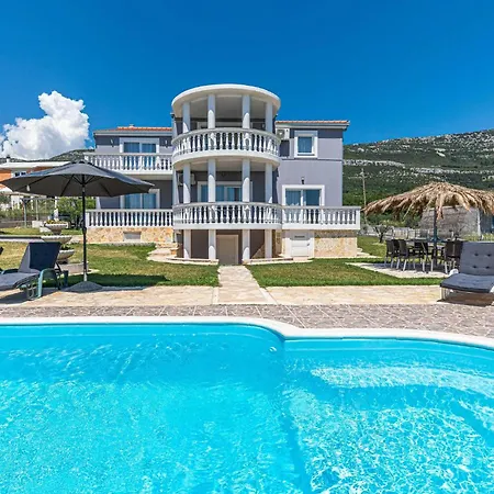 8 Bedroom Lovely In Kastel Novi Kastela