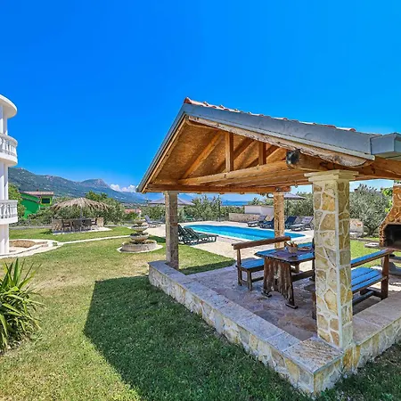8 Bedroom Lovely In Kastel Novi Holiday home *