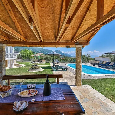 Holiday home 8 Bedroom Lovely In Kastel Novi *