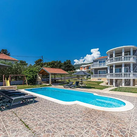 8 Bedroom Lovely In Kastel Novi *